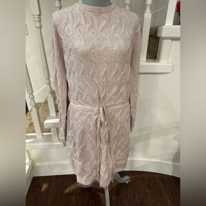 Nwot. Pepper &Zoe sweater
Dress
